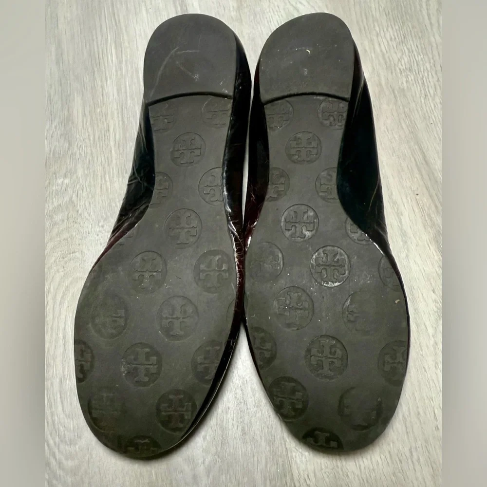Tory Burch Dark Brown Patent Leather Ballet Flats Embossed Logo‎ Size 7